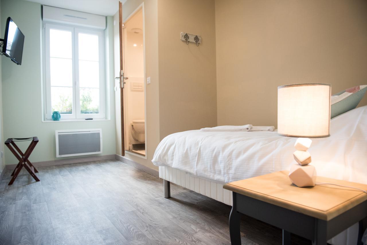 Logis Hotel Restaurant Le Relais Fleuri Vervins Exteriör bild