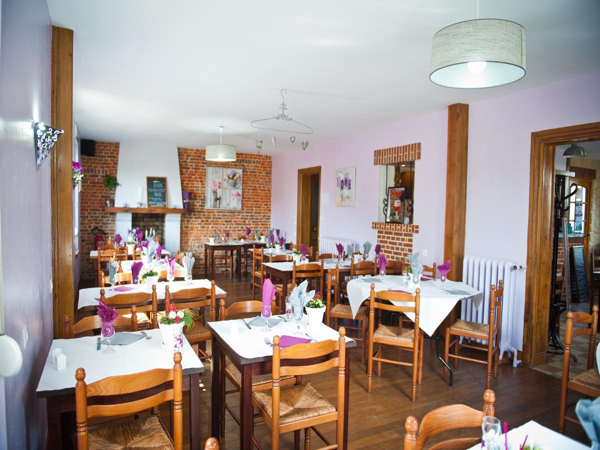 Logis Hotel Restaurant Le Relais Fleuri Vervins Exteriör bild