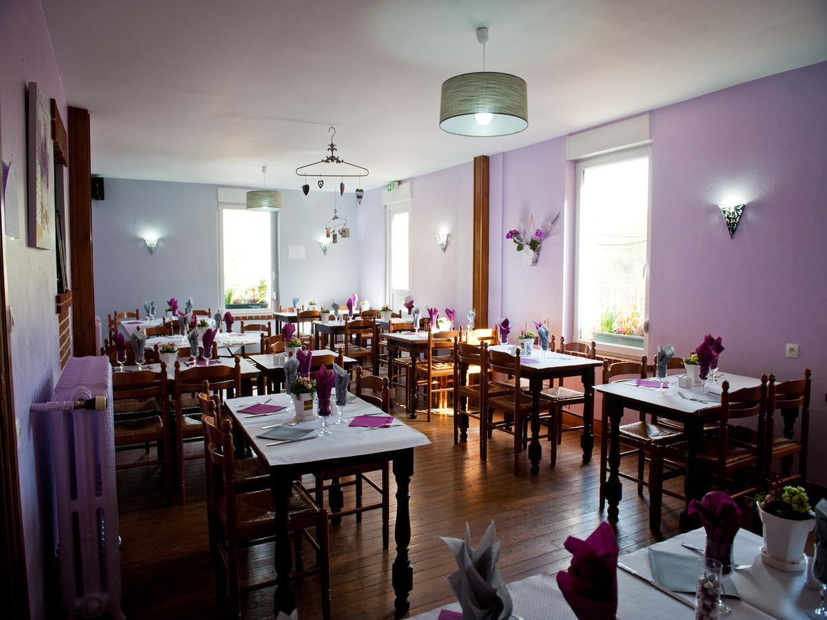 Logis Hotel Restaurant Le Relais Fleuri Vervins Exteriör bild